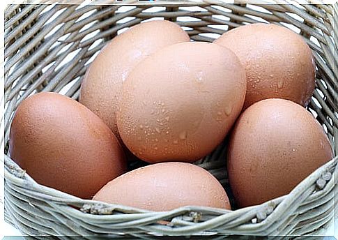 Basket with eggs