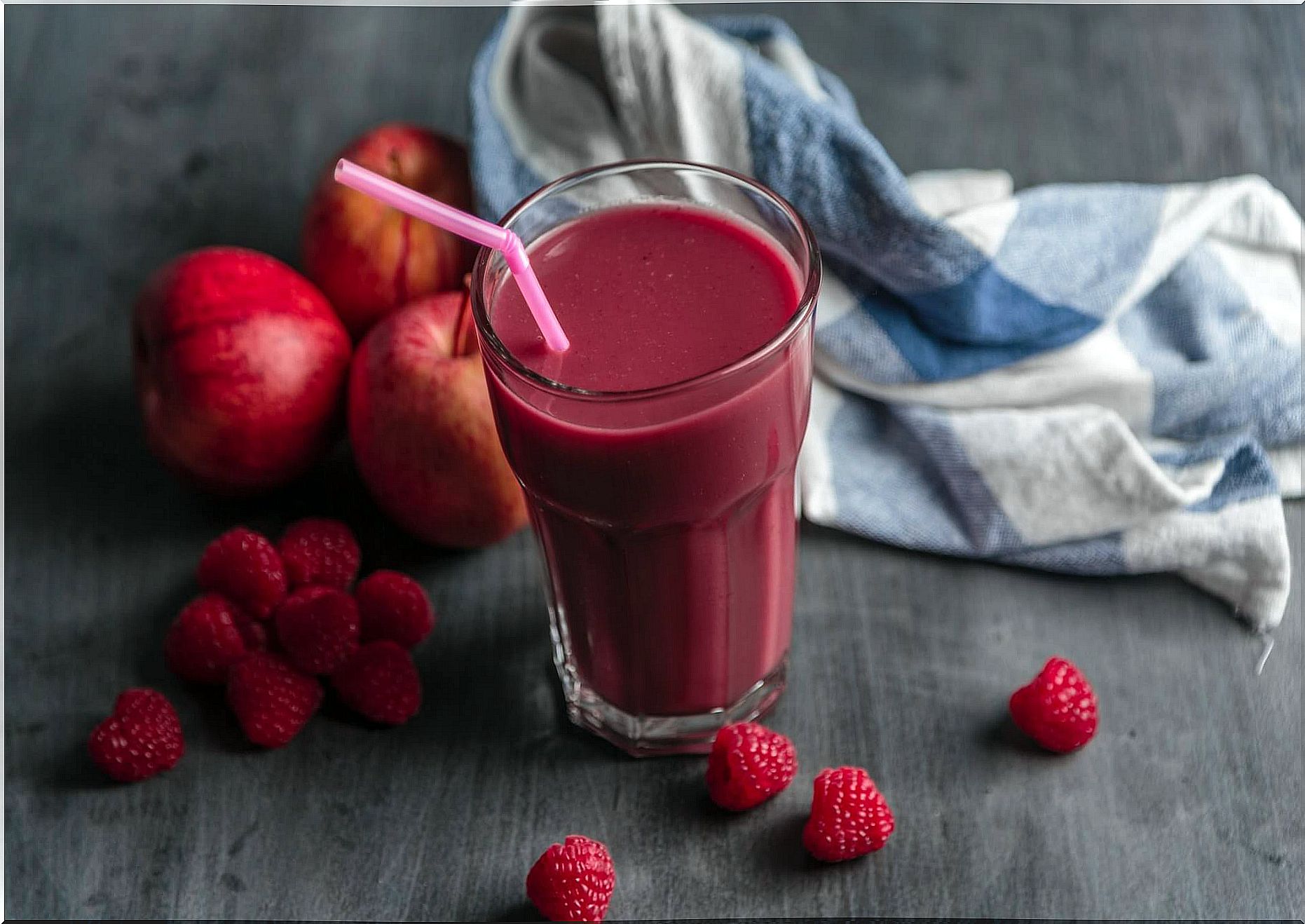 Carrot, apple and raspberry smoothie.