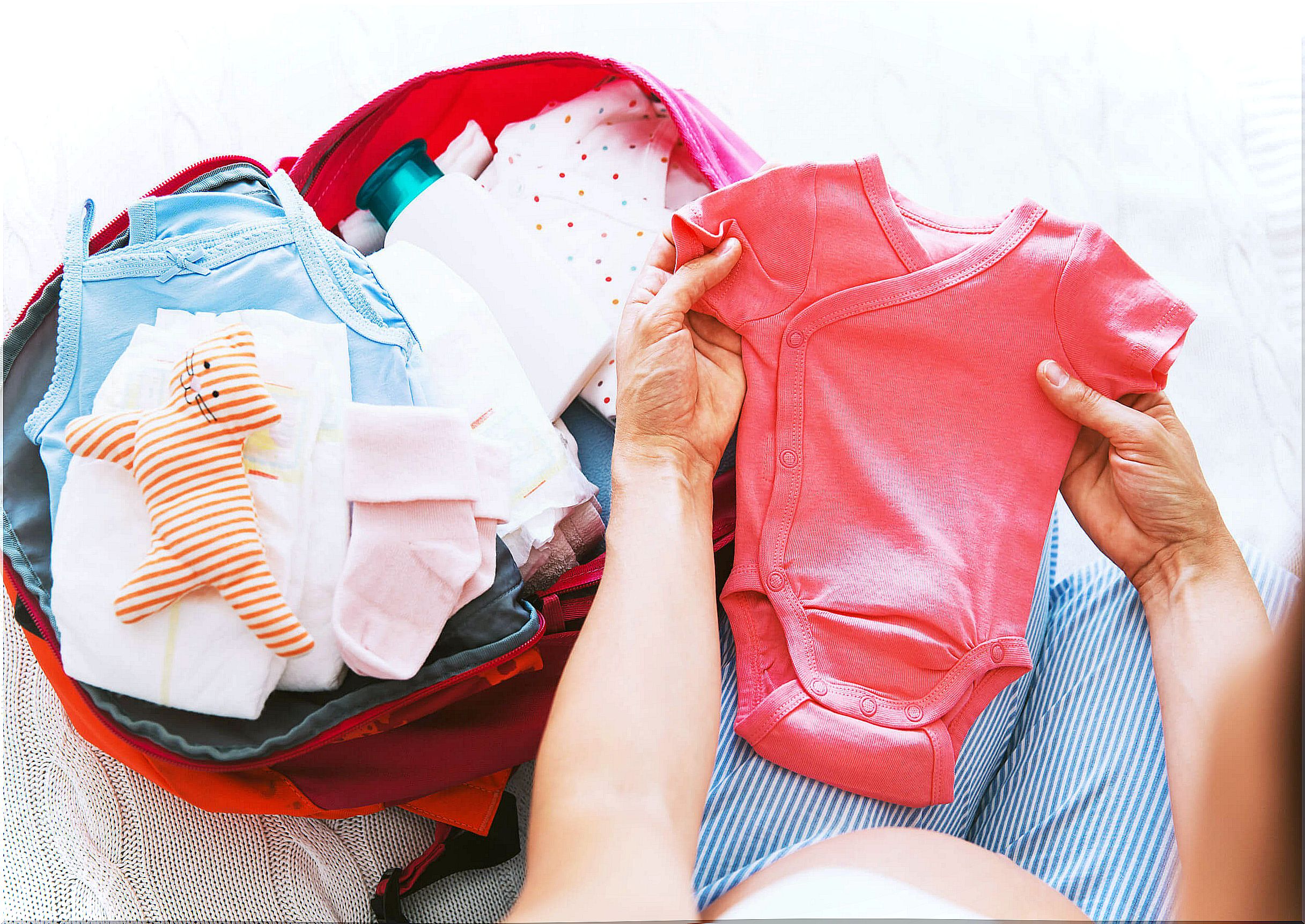 6 things you should bring in your suitcase on the day of delivery