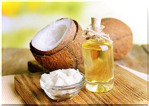 Coconut oil helps remove ear wax