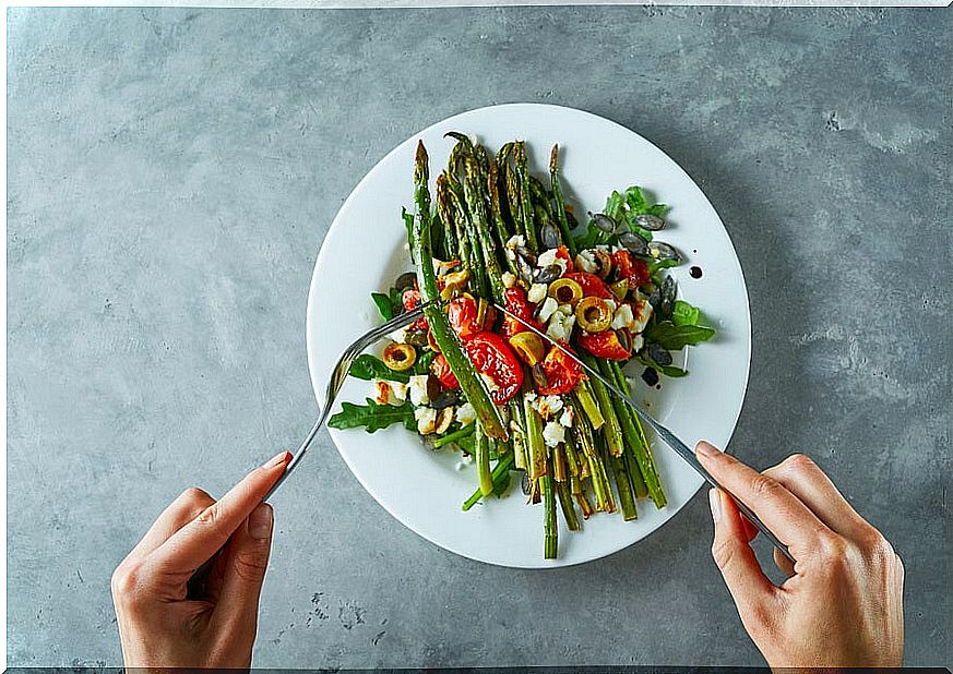 Asparagus and crouton salad