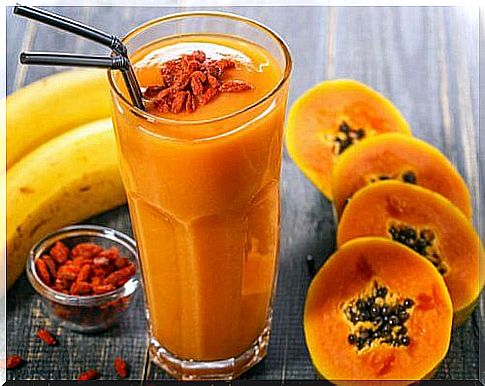 Banana, papaya and orange smoothie for cholesterol