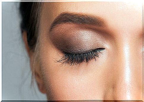 Eye shadows