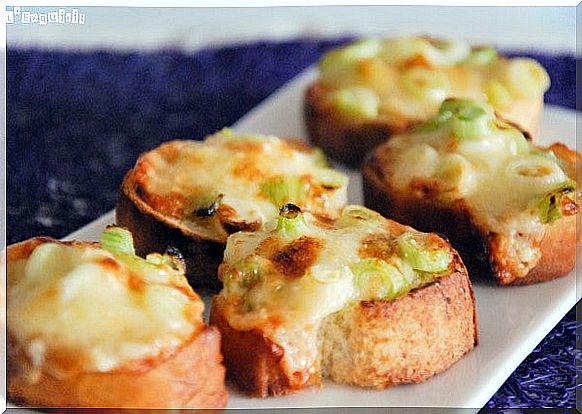 canapes-with-cheese-and-zucchini