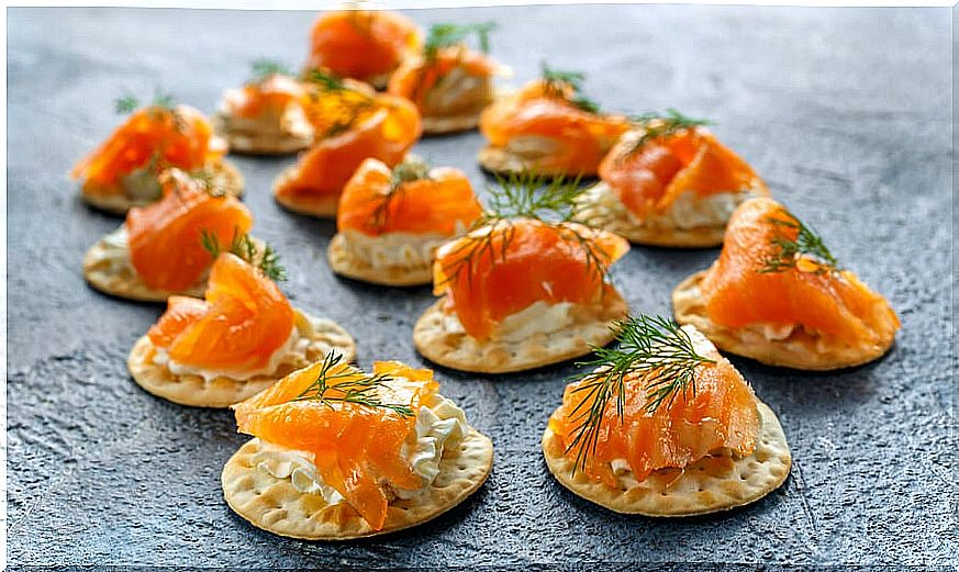 smoked-salmon-and-dill canapes