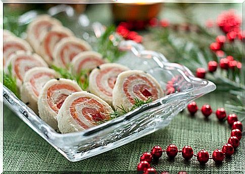 Canapes-cold-with-bread-rolls