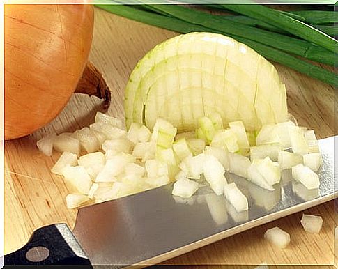 Onion can be a great ally against wounds in the mouth.