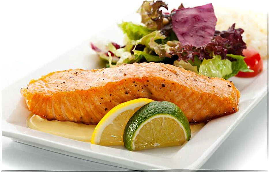 Salmon with lemon sauce.